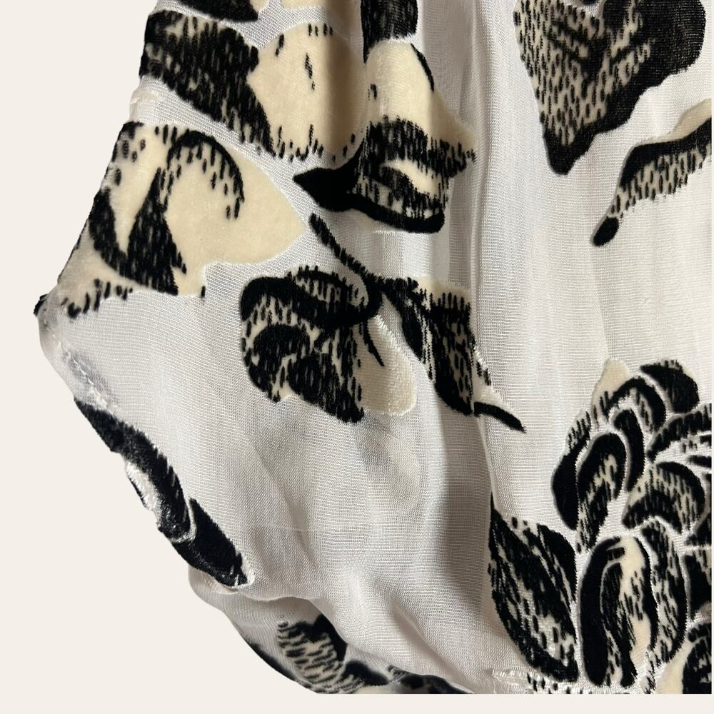 Alice + Olivia White Black Brushed Floral Silk Blend Batwing Flounce Top Size XS - Picture 4 of 9